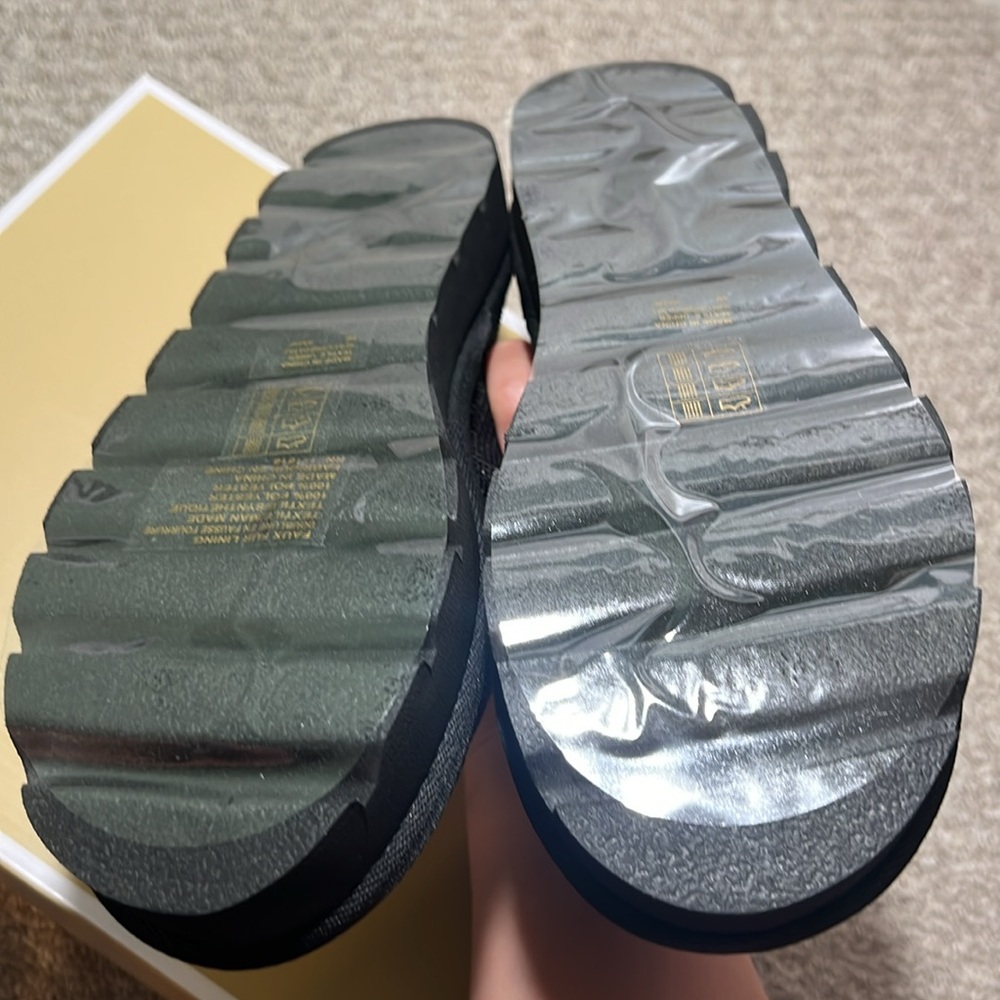 BNIB Michael Kors Women’s Winnie Slippers - Picture 10 of 10